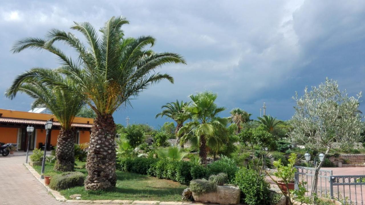 Hostal Relais La Giara Manduria Exterior foto