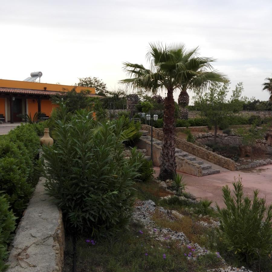 Hostal Relais La Giara Manduria Exterior foto